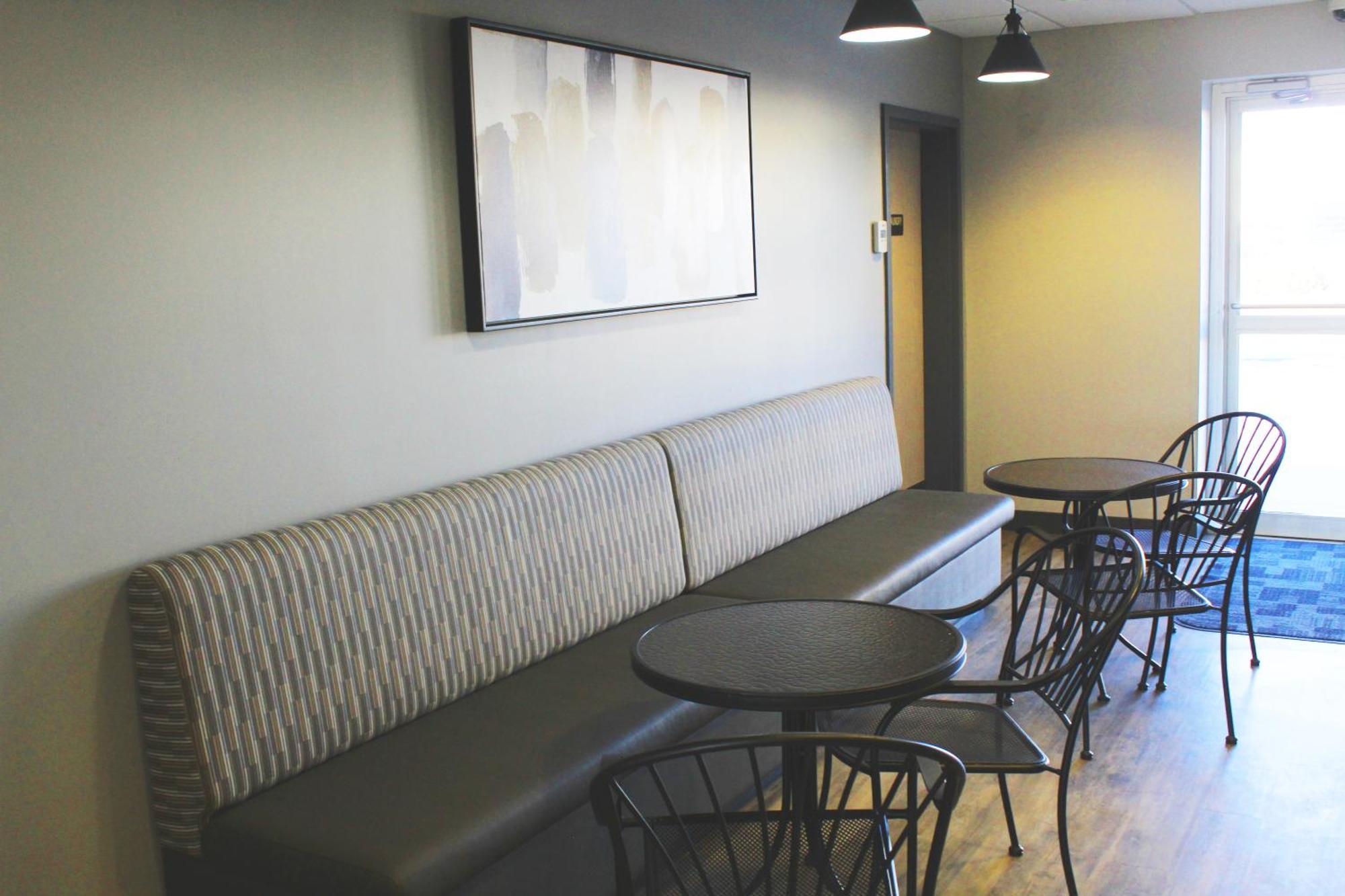 Days Inn By Wyndham Stony Plain Extérieur photo